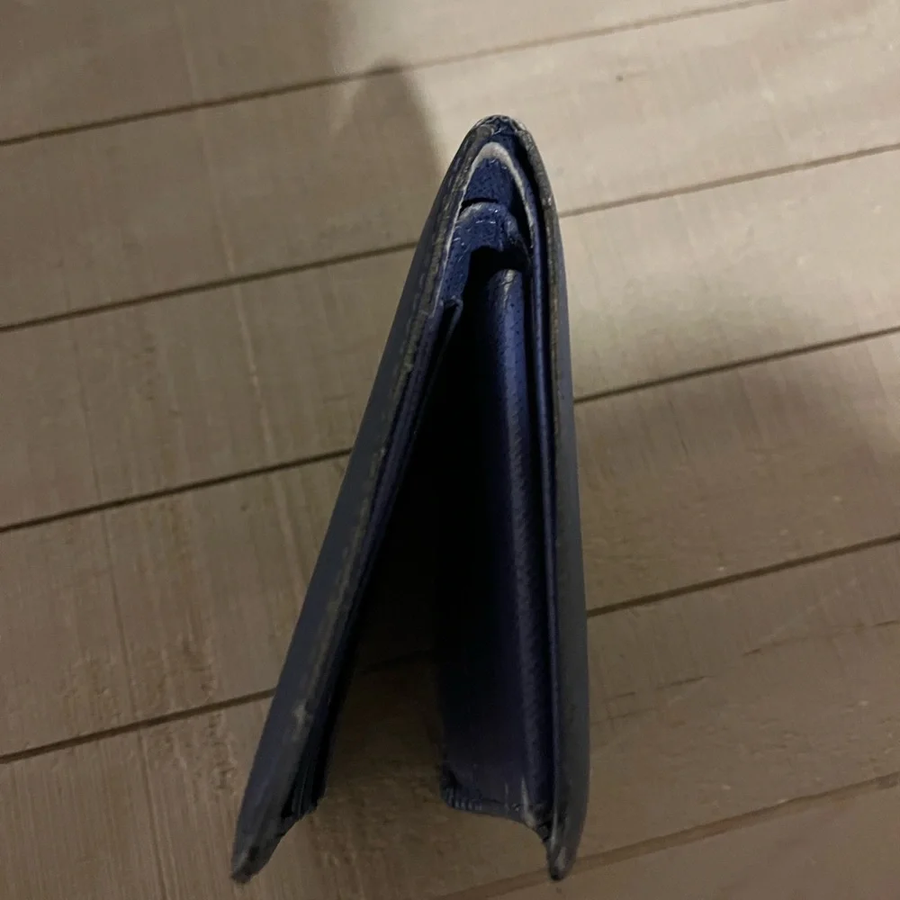 Authentic Louis Vuitton Blue Epi Bifold Wallet Unisex